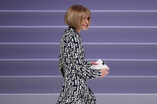 «Ό,τι άλλο φορέσεις θα είναι λάθος». Η Άννα Γουίντορ εξηγεί ποια είναι τα 4 πανωφόρια του χειμώνα