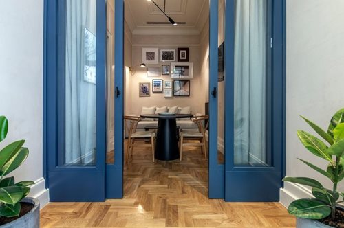 H ιστορική κατοικία του 1800 της οδού Διδότου που μεταμορφώθηκε σε ένα ατμοσφαιρικό boutique hotel