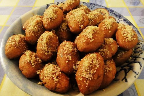 Έχεις βαρεθεί τα εναλλακτικά μελομακάρονα; Ιδού η γνήσια, παραδοσιακή συνταγή της γιαγιάς 