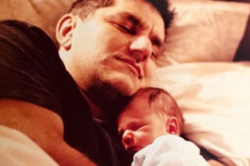 «Αυτό το σαμιαμίδι γίνεται 21 χρονών άντρας». Η συγκινητική ανάρτηση του Νίκου Πορτοκάλογλου 