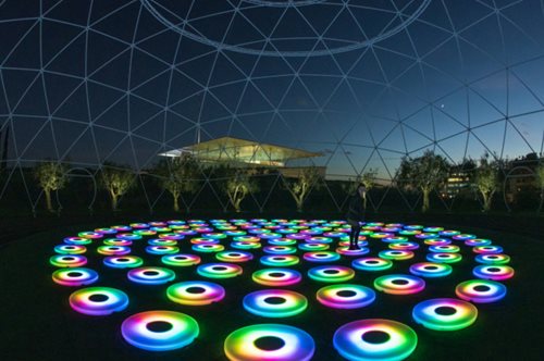 Χριστούγεννα στο ΚΠΙΣΝ. 4 νέες, φωτεινές εγκαταστάσεις ξετρελαίνουν μικρούς και μεγάλους 