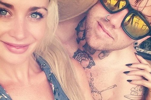 Ανατριχιαστικό βίντεο: Μια 27χρονη κοπέλα ξυλοκοπείται άγρια από το σύζυγό της