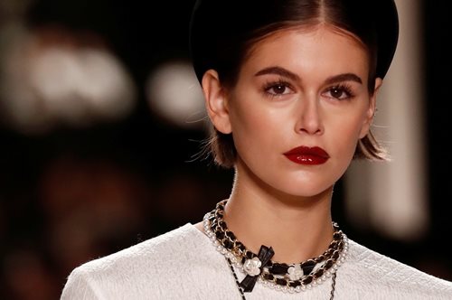 Το bob look των 90s που επανέφερε η Κάια Γκέρμπερ είναι η μεγαλύτερη τάση μαλλιών για το 2020