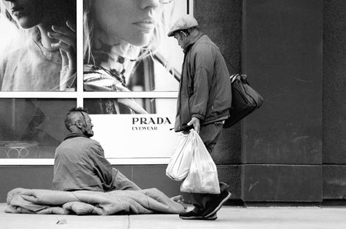 «Μα, ποιος αγοράζει αυτά τα πανάκριβα κομμάτια των σχεδιαστών;»: Η απάντηση-έκπληξη 