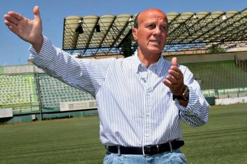 Ο Μίμης Δομάζος δημιουργεί δωρεάν ακαδημία ποδοσφαίρου με μοναδικό αντίτιμο φαγητό για αδέσποτα