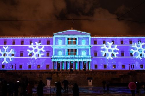 Νέα ευκαιρία για το μεγαλύτερο υπερθέαμα: Επαναλαμβάνεται η τρισδιάστατη μεταμόρφωση της Βουλής