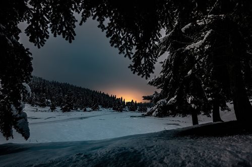 Στο χιονισμένο Περτούλι Τρικάλων με Πανσέληνο. Εικόνες ασύλληπτης ομορφιάς από μια ομάδα φωτογράφων
