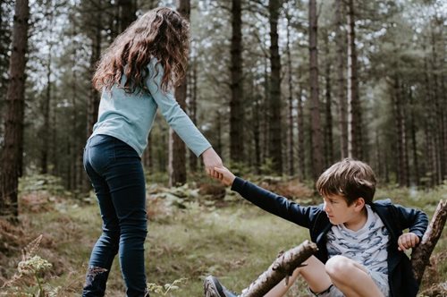 Εμπνέει: Ένα ιρλανδικό σχολείο αντικαθιστά για έναν μήνα τη μελέτη στο σπίτι με πράξεις καλοσύνης