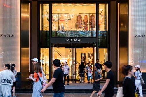 Aυτό είναι το ρούχο που έχει ξεπουλήσει περισσότερο από οποιοδήποτε άλλο στα Zara