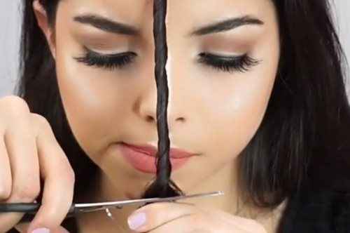 Το κορίτσι που κουρεύεται μόνο του