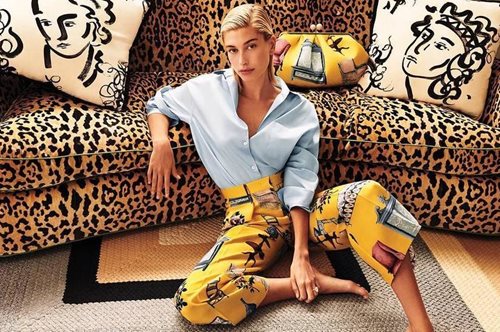 Η υπερστιλάτη Χάλεϊ Μπίμπερ: Η γκαρνταρόμπα της δεν είναι τίποτα λιγότερο από τέλεια