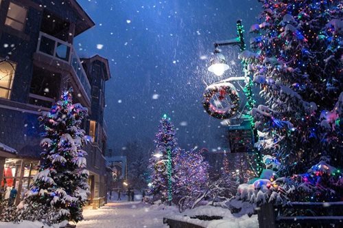 «Τι φως και χρώμα κι εμορφιά να σκόρπιζε τ’ αστέρι»: Μια σειρά ποιημάτων για τα Χριστούγεννα 