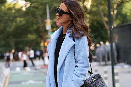 Σοφιστικέ, ζεστή και (κυρίως) άνετη: Δες πώς θα συνδυάσεις ελαφριά τα βαριά ρούχα του χειμώνα 