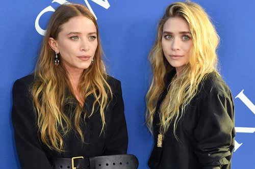 Η Άσλεϊ και η Μαρί Κέιτ Όλσεν μόλις σχεδίασαν το τέλειο λευκό T-Shirt και κοστίζει 10 ευρώ