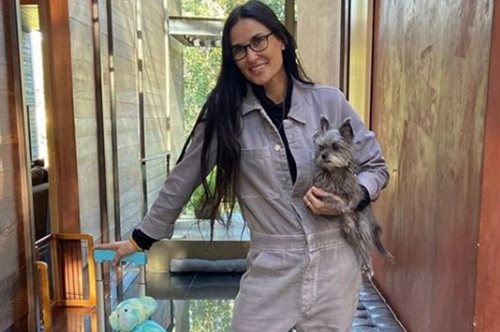 Οι τρεις κόρες της Ντέμι Μουρ με τα χριστουγεννιάτικα φορέματα που προκάλεσαν χαμό στο ίνσταγκραμ