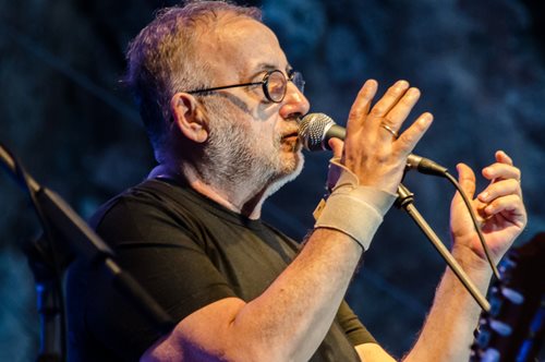 «Δώστε αίμα για δώρο»: Η έκκληση του Μικρούτσικου και μια μεγάλη συναυλία γι' αυτόν στο Μέγαρο