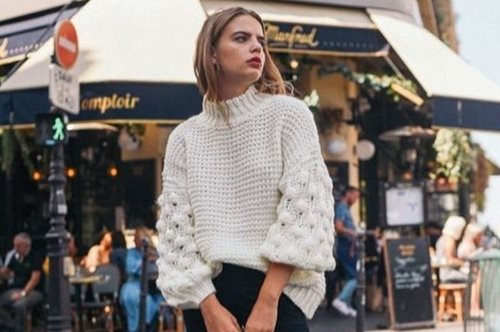 Μια από τις πιο στιλάτες γυναίκες του κόσμου με ένα από τα πιο εντυπωσιακά παντελόνια του χειμώνα 