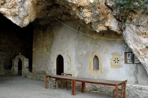 Μοναδική εμπειρία: Σε αυτό το μέρος της Ελλάδας τα Χριστούγεννα γιορτάζονται μέσα σε μια σπηλιά