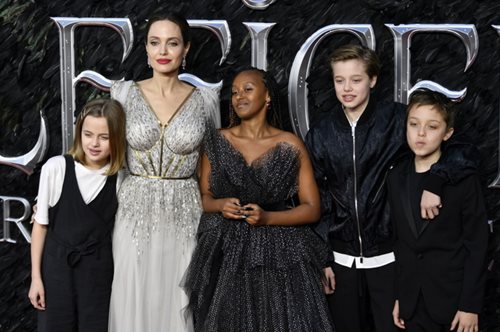 Ποιο παιδί της Τζολί ήρθε στα χέρια με τον Πιτ να την προστατεύσει. Ποιο είναι το αγαπημένο της