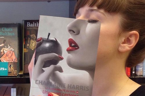 Τα εξώφυλλα βιβλίων ζωντάνεψαν σε αυτό το μαγικό βιβλιοπωλείο. Δεν έχεις ξαναδεί τέτοια πορτρέτα