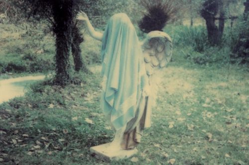 Σαν σκοτεινό όνειρο.Μία σειρά άγνωστες polaroids του Αντρέι Ταρκόφσκι καθηλώνουν με την ομορφιά τους