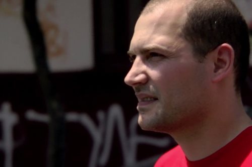 Πώς είναι να κινείσαι με αμαξίδιο στο κέντρο μιας πόλης γεμάτη λάθη;