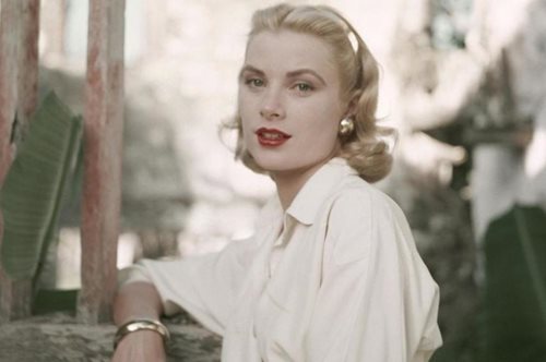 Τι φορούσε η Γκρέις Κέλι: Τα αγαπημένα της προϊόντα ομορφιάς που μπορείς να αγοράσεις και σήμερα