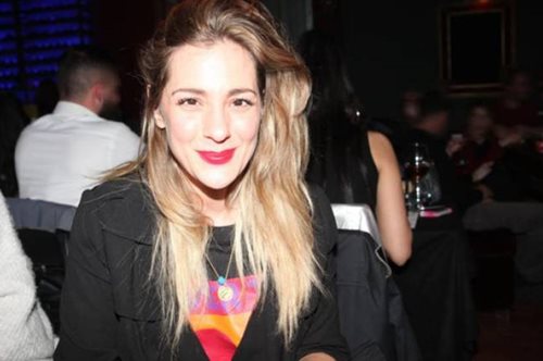 «Οι άνθρωποι μας, το μόνο που αξίζει». Η φωτογραφία της Νατάσσας Μποφίλιου με τις αδελφές της