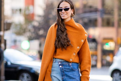 Άλλα κόλπα: Το πουλόβερ του χειμώνα που αλλάζει τον τρόπο που φοράμε ζεστά, μάλλινα ρούχα 