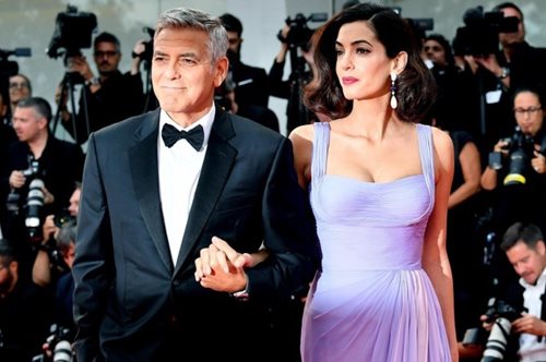 Το πανωφόρι που θα φορέσουμε όλες φέτος είναι το αγαπημένο της Αμάλ Αλαμουντίν εδώ και χρόνια