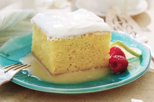 Μαλακό, αφράτο και υδαρές: Το «ψαγμένο» κέικ με ζαχαρούχο γάλα χωρίς βούτυρο είναι πεντανόστιμο 