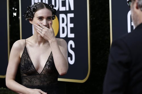 Ο τρόπος που ο Χοακίν Φίνιξ κοιτούσε τη Ρούνι Μάρα -αυτός ο τρόπος 