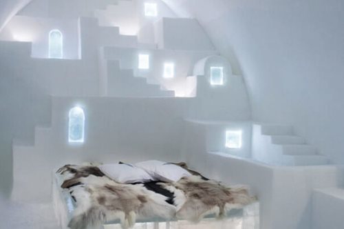 Κυκλαδίτικη απλότητα στη Σουηδία: Έφτιαξαν μια σουίτα από πάγο εμπνευσμένη από τη Σαντορίνη