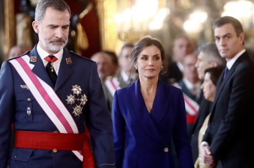 Η βασίλισσα Λετίσια φόρεσε το πιο στιλάτο παντελόνι από το πολυτελές «αδελφάκι» του Zara