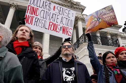 «Ας ξυπνήσουμε»: Οι Χοακίν Φίνιξ και Μάρτιν Σιν συνελήφθησαν σε διαδήλωση της Φόντα για το κλίμα