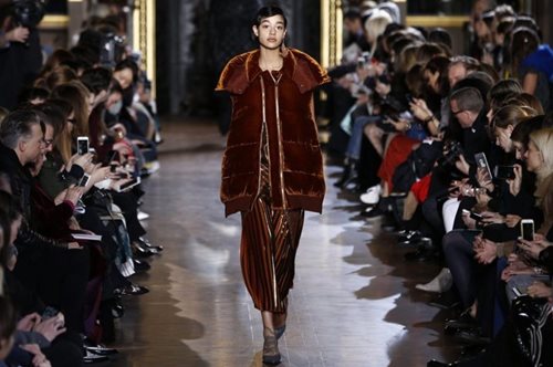 Τα 10 ομορφότερα πανωφόρια που μπορείς να αγοράσεις στις εκπτώσεις. Ξεπουλούν εν ριπή οφθαλμού