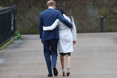 Το μάρκετινγκ είναι πολύ μπροστά. Το ΙΚΕΑ κυκλοφορεί διαφήμιση υποστηρίζοντας τον Χάρι και τη Μέγκαν