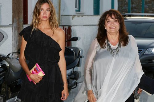 Η κόρη της Ελπίδας, Ήρα Κατσαντώνη, είναι μία πολύ σύγχρονη και εντυπωσιακή γυναίκα 