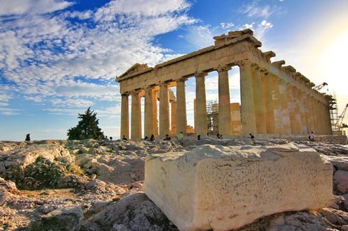 Θα κάνει την έκπληξη; Η Αθήνα διεκδικεί τον τίτλο του καλύτερου προορισμού της Ευρώπης για το 2020