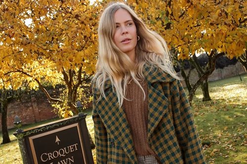 Όλες οι fashion bloggers φορούν τώρα το πλεκτό με αυτό τον τρόπο: Ολόφρεσκος και αναβαθμισμένος