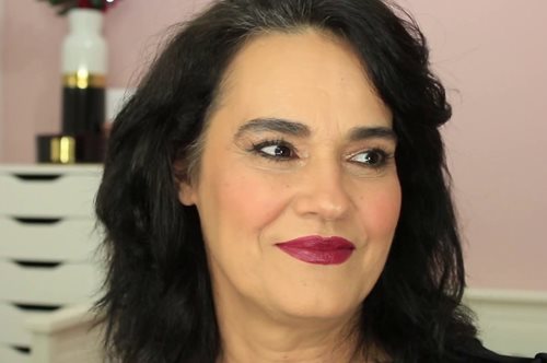 Ποιες αποχρώσεις αναδεικνύουν και ποιες δεν κολακεύουν την πιο ώριμη επιδερμίδα στο μακιγιάζ