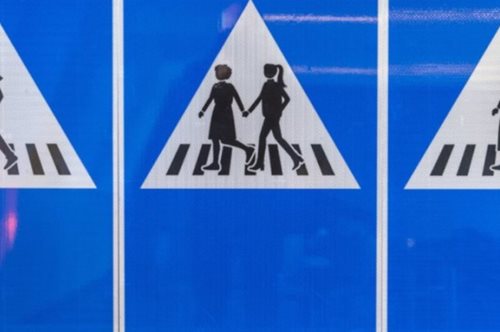 Ισότητα παντού: Η Γενεύη αντικαθιστά στις πινακίδες πεζών τις αντρικές φιγούρες με γυναικείες