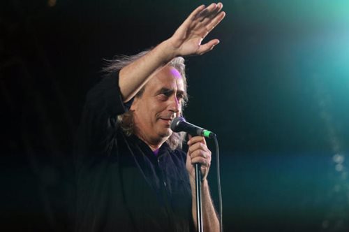 «Υπάρχει μετά θάνατον ζωή, δάσκαλε;»; Απόσπασμα από το βιβλίο του Γιάννη Αγγελάκα  