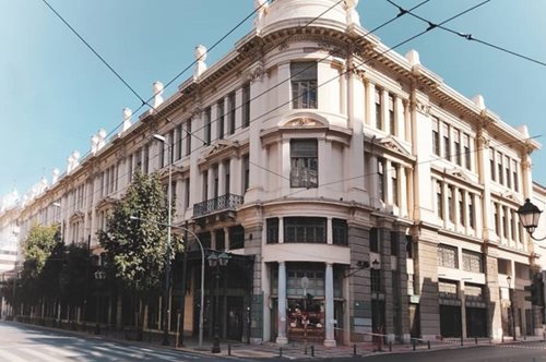 Ο Τάσος, άνθρωπος του κέντρου, αναδεικνύει τις γωνιές της Αθήνας με τρόπο που σαγηνεύει 