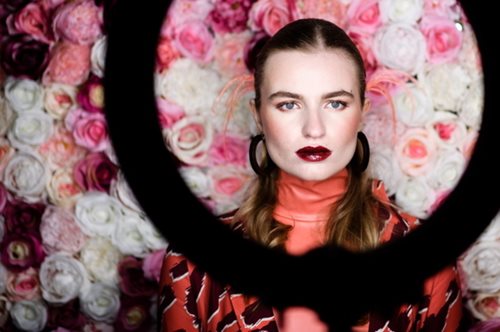 Με ήλιο στα μαλλιά: Η νέα απόχρωση ανάμεσα σε ξανθό και καστανό λέγεται bronde 