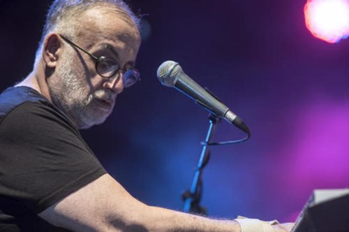 «Σε μια χώρα που οι δημιουργοί δεν έχουν δυνατότητα διαχείρισης των πνευματικών τους δικαιωμάτων»