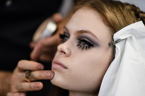 Μετά τα 40: Αυτό το foundation κάτω των 20 ευρώ λειτουργεί καλύτερα από φίλτρο του Instagram