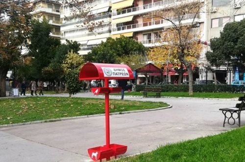 Η Πάτρα δίνει το παράδειγμα: Τοποθετήθηκαν οι πρώτες ταΐστρες και ποτίστρες αδέσποτων