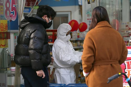 Στο επίκεντρο της επιδημίας του κοροναϊού: Η καθημερινότητα στη Γιούχαν που έχει μπει σε καραντίνα