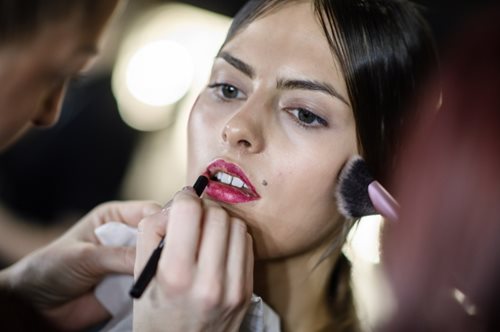 «Είμαι 35 ετών και αν και κοιμάμαι 5 ώρες, μου λένε ότι μοιάζω 27. Αυτά είναι τα μυστικά μου»